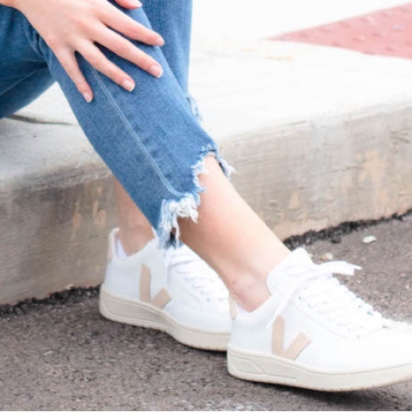 Veja Shoes - VEJA
V-10 lace-up sneakers size 9 new never worn